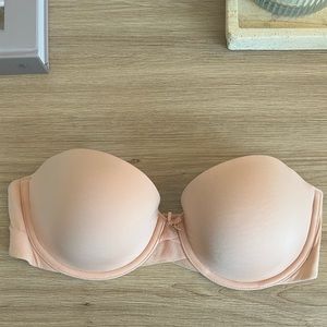 Victoria’s Secret strapless bra lightly lined